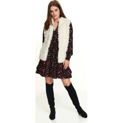 Kamizelka ze sztucznego futra. Białe kamizelki damskie Top Secret, na zimę, z haftami, z jeansu, eleganckie, bez kaptura. W wyprzedaży za 99,99 zł.