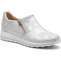 Sneakersy CAPRICE - 9-24702-22 Silver Shin.Su 926. Szare półbuty damskie Caprice, na co dzień, bez wzorów, ze skóry, bez obcasa, na płaskiej podeszwie, bez zapięcia. W wyprzedaży za 209,00 zł.