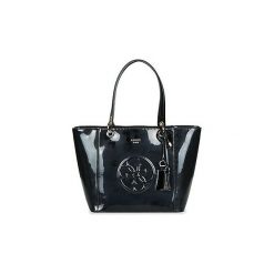 Torby shopper Guess KAMRYN TOTE. Czarne torby damskie na zakupy Guess, z aplikacjami, bez dodatków. Za 412,30 zł.