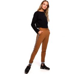 Spodnie ze ściągaczem - karmelowe. Spodnie damskie Moe, s, z elastanu. Za 169,00 zł.