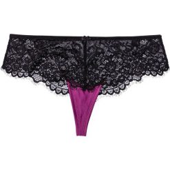 Stringi mini "panty" bonprix jagodowo-czarny. Fioletowe panty damskie bonprix, w koronkowe wzory, z satyny. Za 19,99 zł.