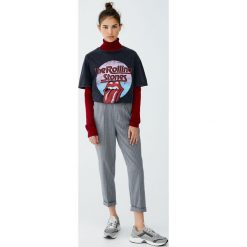 Spodnie tailoring w paski. Szare spodnie damskie Pull&Bear. Za 69,90 zł.