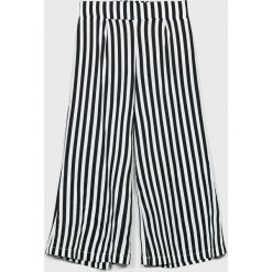 Blukids - Spodnie dziecięce 140-170 cm. Czarne spodnie dziewczęce Blukids, bez wzorów, z wiskozy. W wyprzedaży za 49,90 zł.