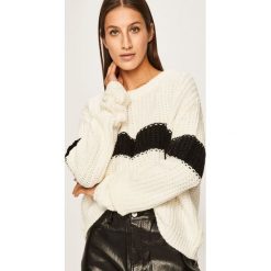Answear - Sweter. Białe swetry damskie ANSWEAR, s, bez wzorów, z elastanu, bez rękawów, bez kaptura. W wyprzedaży za 99,90 zł.