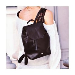 Plecak skórzany unisex czarny DAAG Jazzy Party 72. Czarne plecaki męskie daag, bez wzorów, ze skóry, młodzieżowe. Za 265,99 zł.