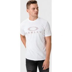 Oakley Bark Koszulka Biały. Białe podkoszulki męskie Oakley, s, z nadrukiem, z bawełny, bez kołnierzyka, z krótkim rękawem, krótkie. Za 92,95 zł.