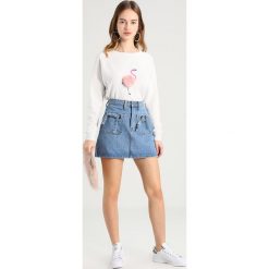 Swetry klasyczne damskie: Only Petite ONLVALLY BOX Sweter cloud dancer