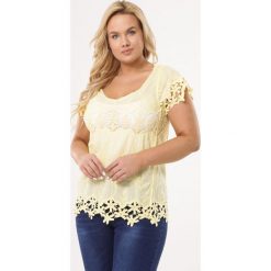Żółta Bluzka Esperanza. Żółte bluzki damskie Born2be, xl, z aplikacjami, z okrągłym kołnierzem, z krótkim rękawem. Za 29,99 zł.