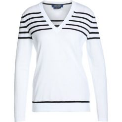 Polo Ralph Lauren Golf STRIPE Sweter pure white. Białe swetry damskie marki Polo Ralph Lauren Golf, xl, bez wzorów, z bawełny, bez rękawów, bez kaptura, na golfa. W wyprzedaży za 471,75 zł.