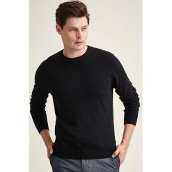 Sweter w kolorze czarnym. Czarne swetry męskie TATUUM, xl, bez wzorów, z bawełny, z okrągłym kołnierzem, bez kaptura. W wyprzedaży za 92,95 zł.