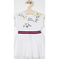 Blukids - Sukienka dziecięca 74-98 cm. Białe sukienki dziewczęce Blukids, bez wzorów, z bawełny, casualowe, bez rękawów, mini, rozkloszowane. W wyprzedaży za 59,90 zł.