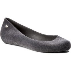 Baleriny ZAXY - Pop Flocked Fem 82001 Szary 01061 Y285043. Szare półbuty damskie Zaxy, bez wzorów, z tworzywa sztucznego, klasyczne, bez obcasa, na płaskiej podeszwie. W wyprzedaży za 129,00 zł.