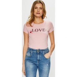 Only - Top. Różowe bluzki damskie ONLY, s, z nadrukiem, z bawełny, z okrągłym kołnierzem. W wyprzedaży za 29,90 zł.