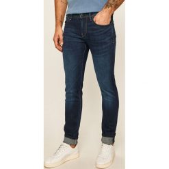 Pepe Jeans - Jeansy Hatch. Niebieskie jeansy męskie Pepe Jeans, bez wzorów, z obniżonym stanem. W wyprzedaży za 359,90 zł.