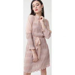 Beżowa Sukienka Mueller. Brązowe sukienki damskie Born2be, s, w paski, z tkaniny, boho, długie, mini. Za 159,99 zł.