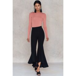 Spodnie z wysokim stanem: NA-KD Boho Spodnie z falbaną - Black