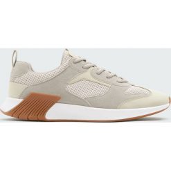 Szare buty sportowe z technicznego materiału. Szare buty sportowe męskie marki Pull&Bear, bez zapięcia. Za 159,00 zł.