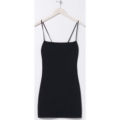 Sukienka mini z ozdobnym tyłem - Czarny. Czarne sukienki damskie Sinsay, s, bez wzorów, bez kołnierzyka, bez rękawów, mini. Za 29,99 zł.