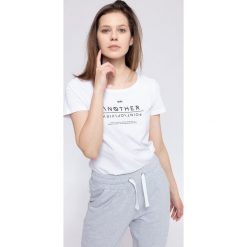 T-shirt damski TSD236 - biały. Białe t-shirty damskie marki 4f, z nadrukiem, z bawełny, bez kołnierzyka. Za 39,99 zł.