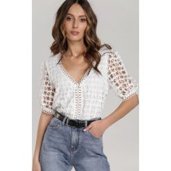 Biała Bluzka Original Sheen. Białe bluzki damskie Renee, s, bez wzorów, z jeansu, eleganckie, bez kołnierzyka, z krótkim rękawem. Za 99,99 zł.