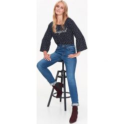 T-SHIRT DAMSKI W KROPKI Z FALBANAMI. Niebieskie t-shirty damskie Top Secret, z nadrukiem, z bawełny, z falbankami. W wyprzedaży za 24,99 zł.