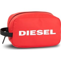 Kosmetyczka DIESEL - Pouchh X06513 P2249 T4032 Fiery Red. Czerwone kosmetyczki męskie Diesel, bez wzorów, z tkaniny. W wyprzedaży za 239,00 zł.