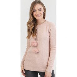 Jasnoróżowy Sweter Jynvielle. Różowe swetry damskie Born2be, xl, bez wzorów, bez rękawów, bez kaptura. Za 89,99 zł.