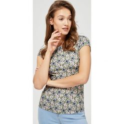 T-shirt w kwiatki. Zielone bluzki damskie Moodo, xs, w kwiaty, bez kołnierzyka, bez rękawów. Za 39,99 zł.