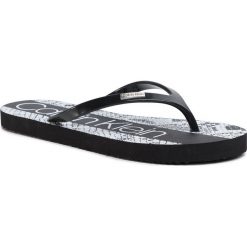 Japonki CALVIN KLEIN - Sila E8854 Black. Czarne klapki damskie Calvin Klein, bez wzorów, z tworzywa sztucznego, bez obcasa. W wyprzedaży za 99,00 zł.