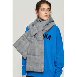 Pikowany szalik - Jasny szar. Szare szaliki damskie Sinsay. Za 29,99 zł.