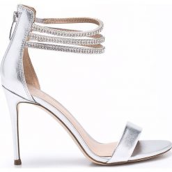 Guess Jeans - Sandały. Szare sandały damskie Guess Jeans, z aplikacjami, z jeansu, bez obcasa, na obcasie, bez zapięcia. W wyprzedaży za 399,90 zł.