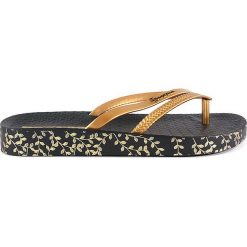 JAPONKI DAMSKIE IPA 21117 CZA+ZŁ. Czarne klapki damskie Ipanema, bez wzorów, z tworzywa sztucznego, bez obcasa. Za 42,99 zł.