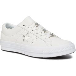 Tenisówki CONVERSE - One Star Ox 165020C Vintage White/Metallic Granite. Białe półbuty damskie Converse, na co dzień, bez wzorów, ze skóry, retro, bez obcasa, na płaskiej podeszwie, bez zapięcia. W wyprzedaży za 239,00 zł.