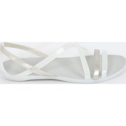 Crocs - Sandały. Szare klapki damskie Crocs, bez wzorów, z materiału, bez obcasa, na płaskiej podeszwie. Za 219,90 zł.