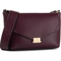 Torebka COCCINELLE - EV3 Mini Bag E5 EV3 55 L6 07 Plum V21. Fioletowe listonoszki damskie Coccinelle, bez wzorów, ze skóry, na ramię, bez dodatków. W wyprzedaży za 519,00 zł.