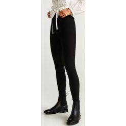 Mango - Legginsy Susan. Spodnie damskie Mango, s, z elastanu. Za 89,90 zł.