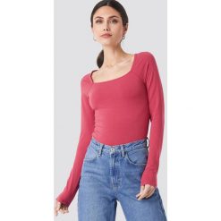 NA-KD Trend Square Shape Top - Red. Czerwone topy damskie NA-KD Trend, bez wzorów, bez kołnierzyka. Za 80,95 zł.
