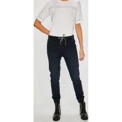 Medicine - Jeansy Basic. Niebieskie jeansy damskie marki MEDICINE. W wyprzedaży za 59,90 zł.