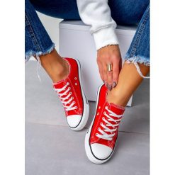 Czerwone trampki sznurowane casu xh8501. Czerwone trampki dziewczęce Casu, bez wzorów, z materiału, na sznurówki. Za 39,99 zł.