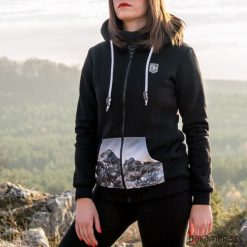 Bluza damska z kapturem rozpinana GÓRY - czarna. Czarne bluzy damskie Pakamera, bez wzorów, bez rękawów, z kapturem. Za 239,00 zł.