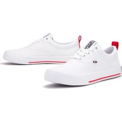 TOMMY HILFIGER ESSENTIAL LOW-TOP TRAINERS > EN0EN00794-YBS. Trampki i tenisówki damskie TOMMY HILFIGER, z haftami, z bawełny, bez rękawów, tenisowe. W wyprzedaży za 259,99 zł.
