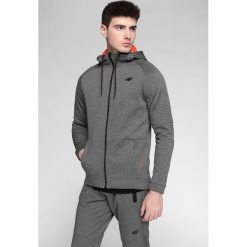 Bluza treningowa męska BLMF273 - średni szary melanż. Szare bluzy męskie marki 4f, m, bez wzorów, z dzianiny, z kapturem, bez rękawów, z kapturem. Za 229,99 zł.