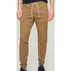 Spodnie męskie: Joggery slim fit – Beżowy