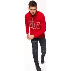 Bluza z golfem. Czerwone bluzy męskie Top Secret, na lato, xl, z nadrukiem, z dzianiny, eleganckie, z golfem, bez rękawów, bez kaptura. W wyprzedaży za 34,99 zł.