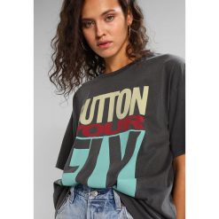 Bluzki, topy, tuniki: Levi’s® GRAPHIC SLACKER TEE Tshirt z nadrukiem black/multicoloured