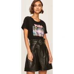 Pinko - T-shirt. Czarne bluzki damskie Pinko, s, z nadrukiem, z bawełny, z okrągłym kołnierzem. Za 349,90 zł.