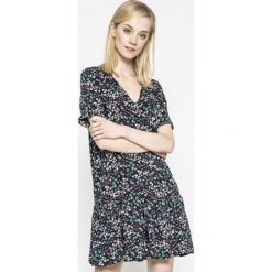 Answear - Sukienka Wild Nature. Różowe sukienki mini marki ANSWEAR, z dzianiny. W wyprzedaży za 89,90 zł.