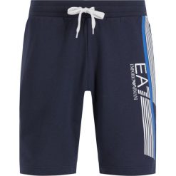 Szorty sportowe EA7 Emporio Armani 3HPS64 PJ05Z 1554. Niebieskie spodenki sportowe męskie EA7 Emporio Armani, xxl, bez wzorów, z bawełny, sportowe. Za 329,00 zł.