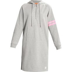 Marc O'Polo DENIM DRESS RAGLAN HOODIE SLITS Sukienka letnia essential melange. Szare sukienki damskie marki Marc O'Polo DENIM, na lato, xl, bez wzorów, z bawełny, polo, bez rękawów. W wyprzedaży za 363,30 zł.
