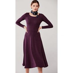 Sukienka Margarita wrzosowa 32 fioletowy. Fioletowe sukienki damskie Marie Zélie, na jesień, s, w paski, z elastanu, bez kołnierzyka, z długim rękawem, długie, dopasowane. Za 297,00 zł.